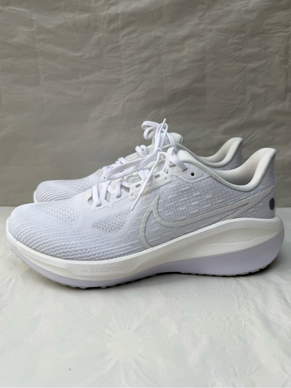Nike - Vomero 17 - Men’s Running Shoes - All White - Size 9 - New With Tags